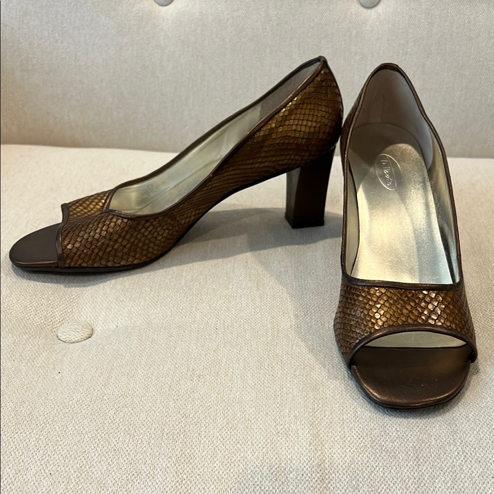 Sophisticated Brown snakeskin design Peep-Toe  Heels size 11